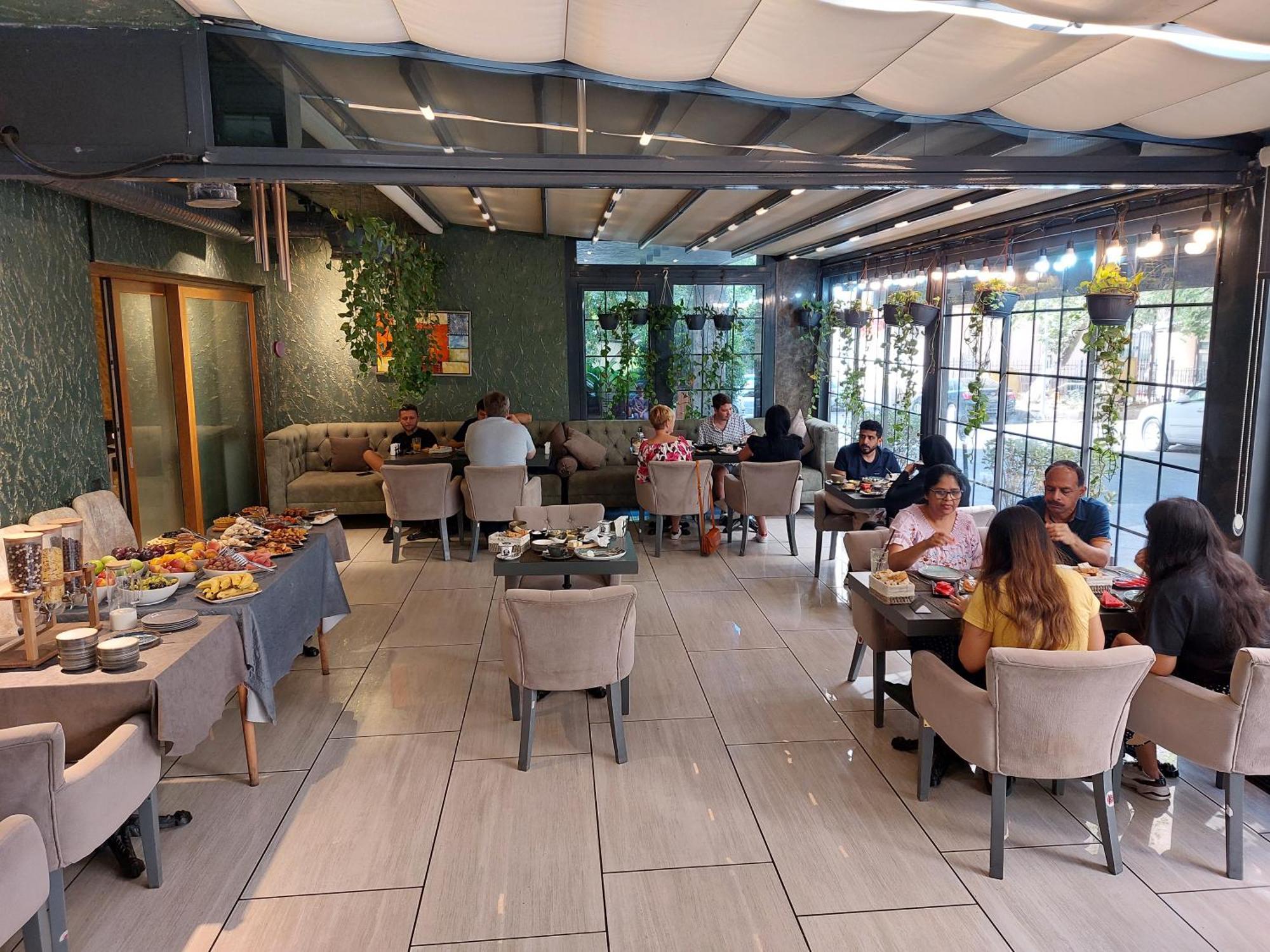 Home Boutique Hostel باكو المظهر الخارجي الصورة